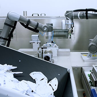 Machines working on PCR test cartridges for point of care testing