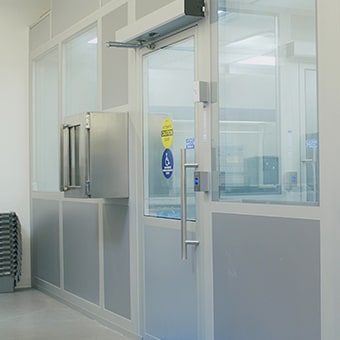 Reinraum für sichere und effiziente Arzneimittelherstellung