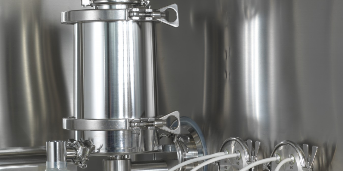 Flachboden-Dosiergerät in Isolator.