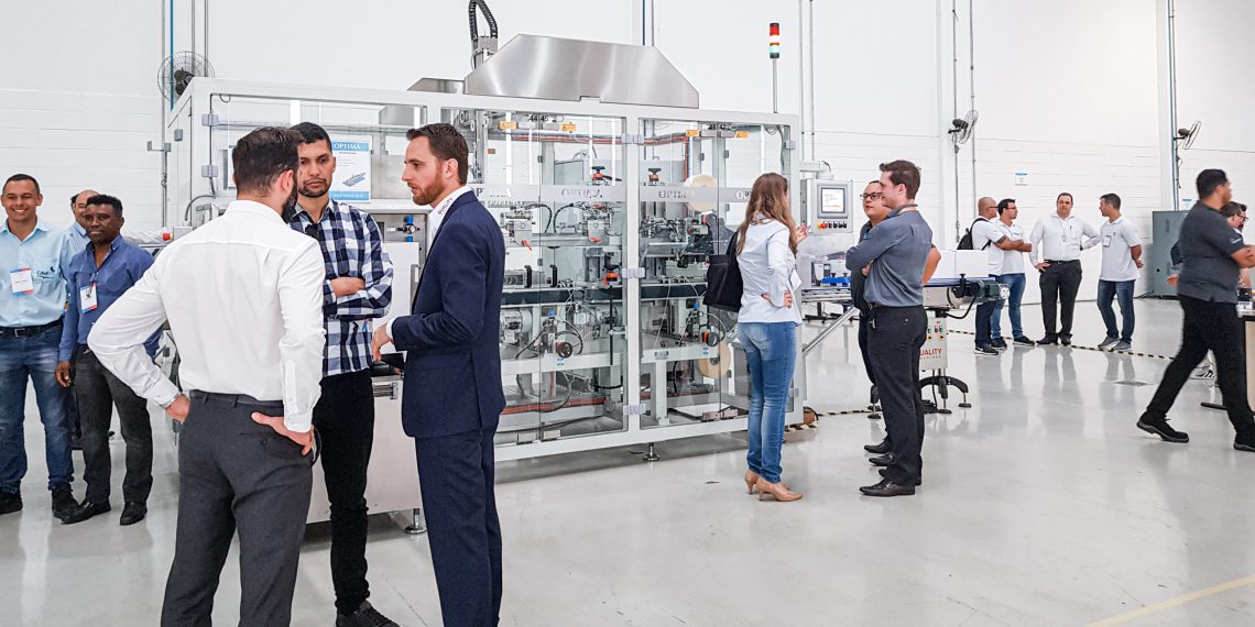 Experten von Optima do Brasil und Quality Machines standen den Besuchern für Fragen zur Verfügung. (Bild: Optima)