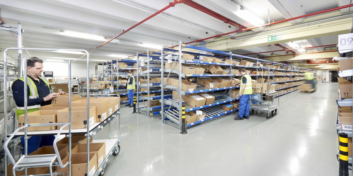 Durchlauf- und Fachbodenregale für Pharmakonzern