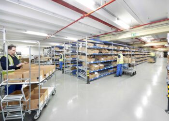 Durchlauf- und Fachbodenregale für Pharmakonzern