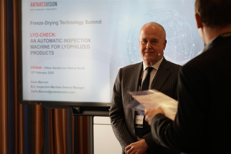 Carlo Marconi präsentiert Lyo Check. (Bild: Antares Vision)