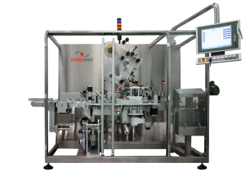 Die neue Print & Check All in One XS ist eines der vier technischen Highlights von Antares Vision auf der diesjährigen Messe Achema und ist das kürzeste Serialisierungsmodul auf dem Markt.