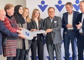 Vetter eröffnet neues Bildungszentrum