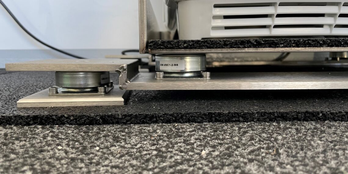 Schwingungsdämpfer sichern Impfstofftransporte