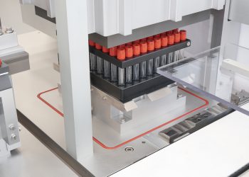 Für medizinische Verbrauchsartikel wie Blutentnahmeröhrchen finden Pharmaunternehmen bei Optima Automation das notwendige Know-how und Komplettlinien für alle Prozessschritte. (Bild: Optima)