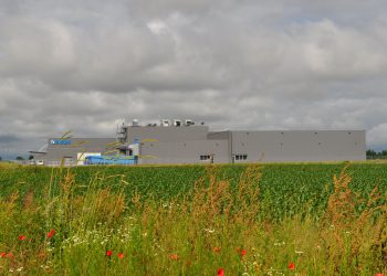Da die Produktionsgebäude zu klein geworden waren, baute Braunform einen neuen Standort mit zwei Reinräumen für die Kunststoff- und Pharmaproduktion. (Quelle: Braunform)