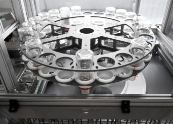 Der Compositor verfügt über 24 Quellgefäße und 40 Zielgefäße, über die die automatische Dosierung erfolgt. Bild: Nevolab