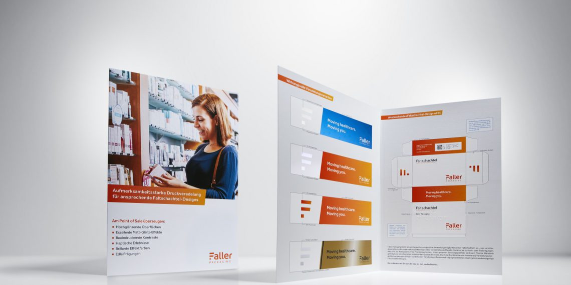 Um sein umfangreiches Portfolio rund um die Veredelung von pharmazeutischen Verpackungen übersichtlich darzustellen, hat Faller Packaging einen praktischen Musterbogen entworfen. (Bild: August Faller)