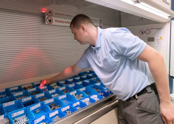 Mit dem Hänel Pick-o-Light-Vario® wird der angesteuerte Lagerplatz verwechslungssicher angezeigt. (Bild: Hänel)