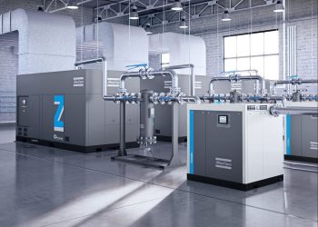 Alle Kompressoren der Z-Baureihen (links) von Atlas Copco verdichten absolut ölfrei - und sie werden gemäß der ISO 22000 für Lebensmittelsicherheit produziert. Das gilt auch für die Trockner (rechts) und Filter (Bildmitte) von Atlas Copco. (Bild: Atlas Copco)