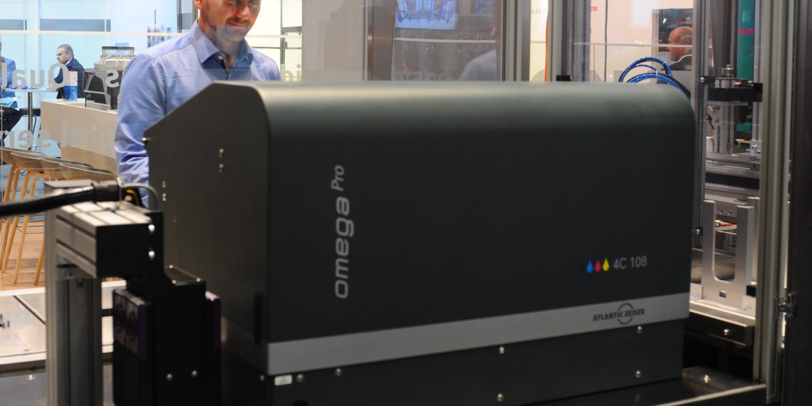 Dank des Single-Pass-Verfahrens kombiniert das in der Blisteranlage KBS-PL integrierte Vierfarb-System OMEGA Pro 4C von Atlantic Zeiser die Flexibilität des Digitaldrucks mit der Produktivität des Offset-Drucks. Bild: Atlantic Zeiser