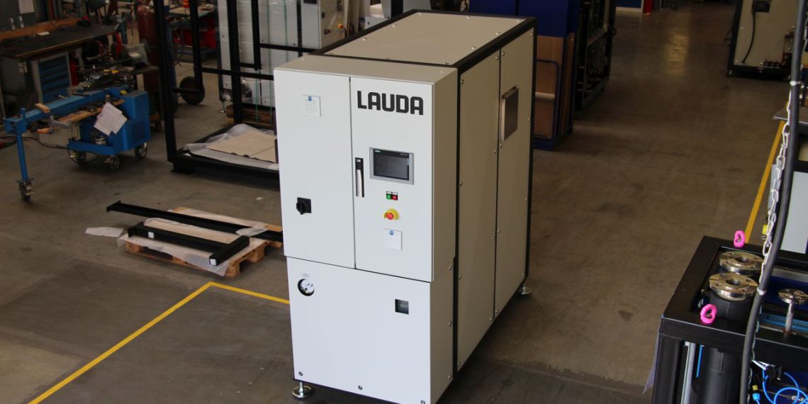 Aufheizen und Abkühlen eines Spezialreaktors, um eine Massen- und Energiebilanzierung über den Wärmeträgerkreis zu erhalten. Lauda