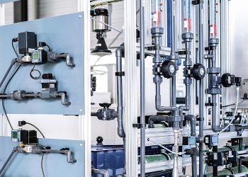 Umkehrosmoseanlage mit angebauter Verschneideeinrichtung. Das vormontierte und vorkonfigurierte System ermöglicht eine einfache und schnelle Inbetriebnahme. Bild: Bürkert Fluid Control Systems