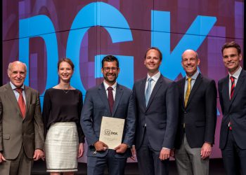 Feierliche Preisverleihung mit (v.l.n.r.) Prof. Dr. Hugo A. Katus, Nele Marlena Lapp, Dr. Holger Winkels, Matthias Lapp, Prof. Dr. Thomas Nordt und Prof. Dr. Stephan Baldus.