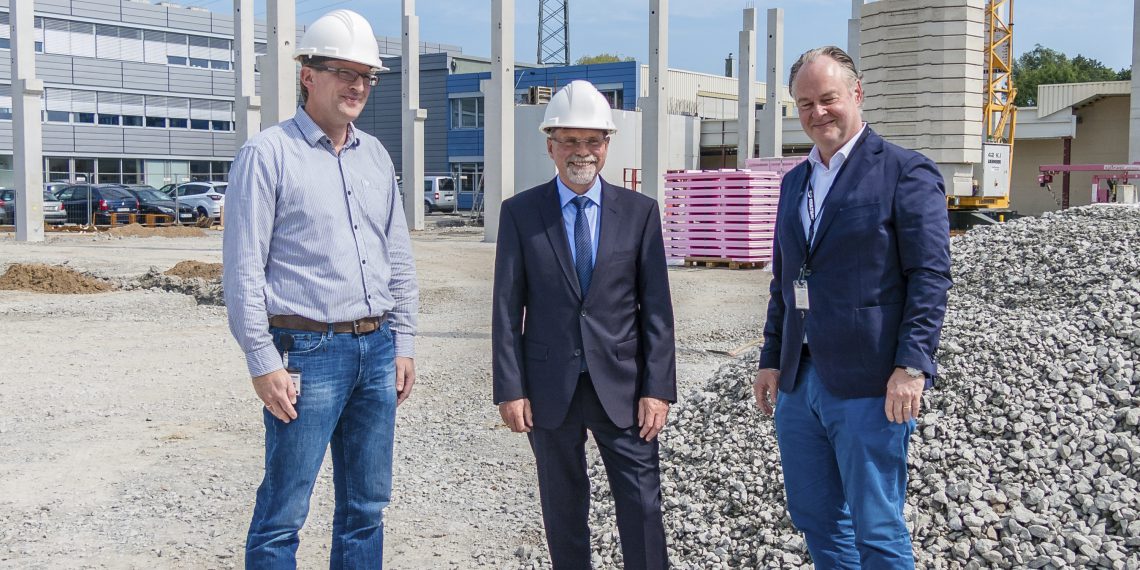 Manuel Bröcker (Gebäudemanagement, MULTIVAC Marking & Inspection), Volker Gerloff (Geschäftsführer, MULTIVAC Marking & Inspection), Frank Ebeler (Architekt, kenterplan GmbH).