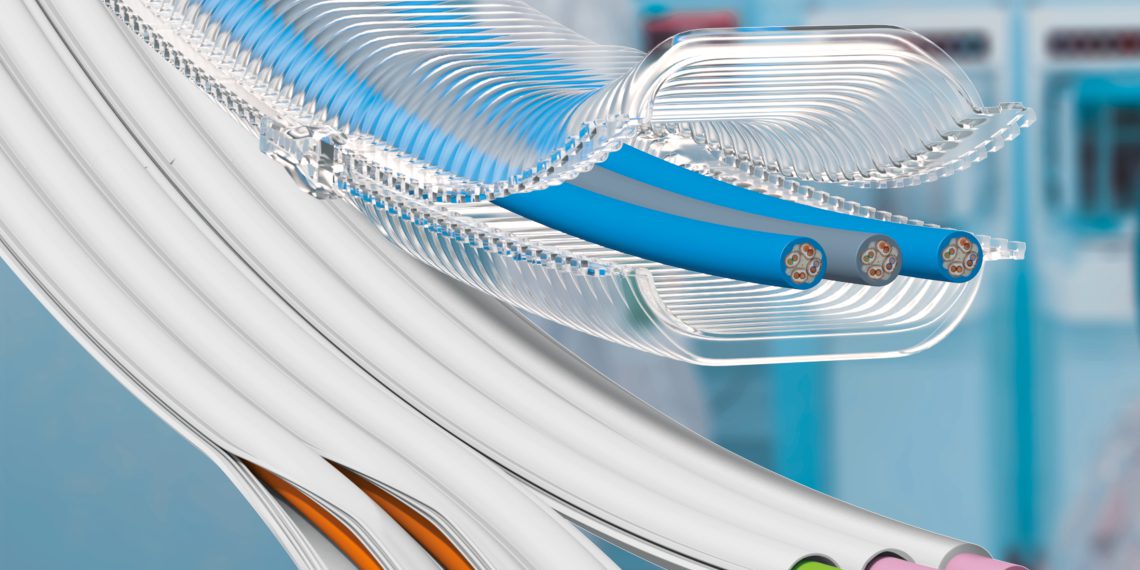 Mit der E-Skin flat und der E-Skin soft bietet der Hersteller zwei neue platzsparende Energieführungen für den Reinraum an. Die modularen Energieketten verfahren leise und sind einfach zu befüllen. In einer zweiten Ausbaustufe der E-Skin flat sollen die einzelnen Kammern dank Reißverschluss-Verfahren zu öffnen sein. Bild: Igus