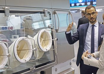 Der Sterilitätstestisolator Stiso von Metall+Plastic zeichnet sich durch seinen modularen Aufbau und die ergonomische Bedienbarkeit aus. Bild: Optima