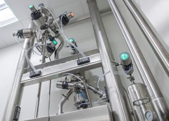 Multiportventile und komplexe, multiportbasierte Verteiler der Robolux-Baureihe sparen rund 40 Prozent Bauraum gegenüber herkömmlichen Ventilverteilern. Bild: Bürkert