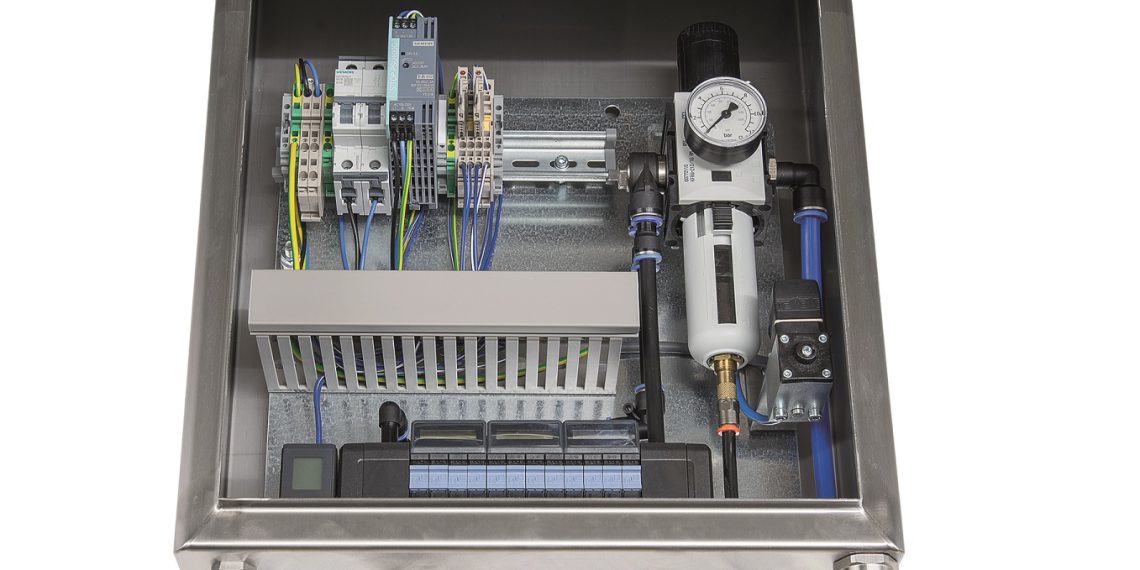 Die anschlussfertigen Komplettsysteme im Hygienic Design mit allen benötigten fluidischen und elektrischen Komponenten lassen sich jetzt noch einfacher an die spezifischen Anwendungsanforderungen anpassen. (Bild: Bürkert Fluid Control Systems)